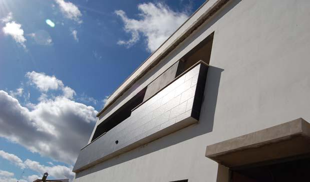 - Proyecto Básico, Ejecución y Dirección de Obras de 17 viviendas plurifamiliares, locales y garaje en calle Sorolla 12-14-16, Pilas (Sevilla). Octubre de 2006.