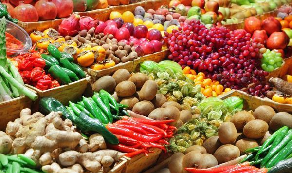 ALIMENTOS 85% de los bienes alimenticios son importados.
