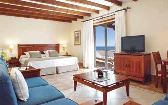 LANZAROTE PLAYA BLANCA 101 DESAYUNO 728 Princesa Yaiza Suite Resort 5* L SITUACIÓN En 1ª línea de playa con acceso directo a Playa Dorada.