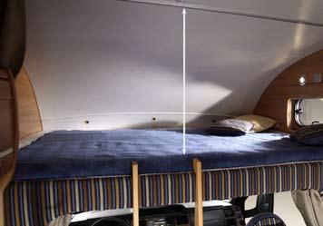 La cama cabina, opcionalmente, puede ser abatible, dando aún más sensación de amplitud.