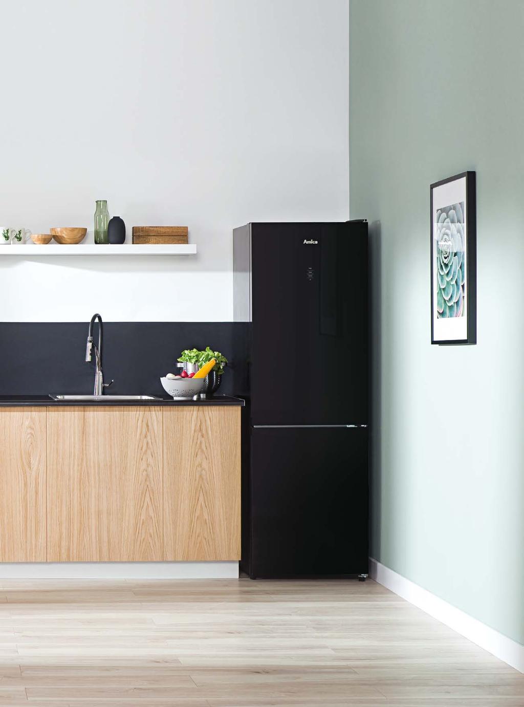 Amica ofrece una amplia gama de frigoríficos en diferentes tamaños y colores. Nuestros aparatos no solo cumplen con su práctica función, sino que también mejoran el diseño de tu cocina.