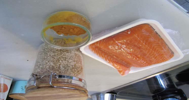 arbequina 4 láminas de papel cartafata o papel sulfurizado Limpiar bien los lomos de salmón de escamas, disponer