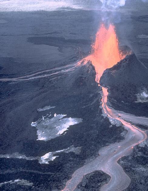 Figura 8. Volcán Kilauea en Hawaii (J.D. Griggs el 31 de enero de 1984). II.2.