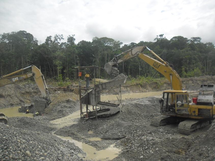 Nos encontramos ante dos de los sistemas de explotación minera que se desarrollan en el departamento del Chocó, especialmente en la zona