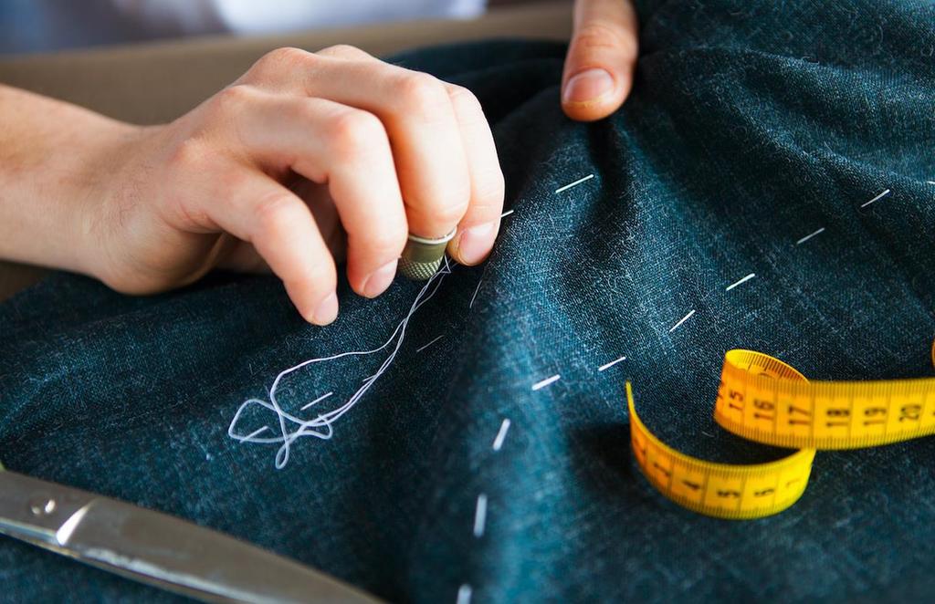 2. Conceptos esenciales de la Guía del PMBOK - Sexta Edición Tailoring - Adaptar El tailoring cobra su sentido cuando somos conscientes de que los proyectos son diferentes, y que por tanto, no todas