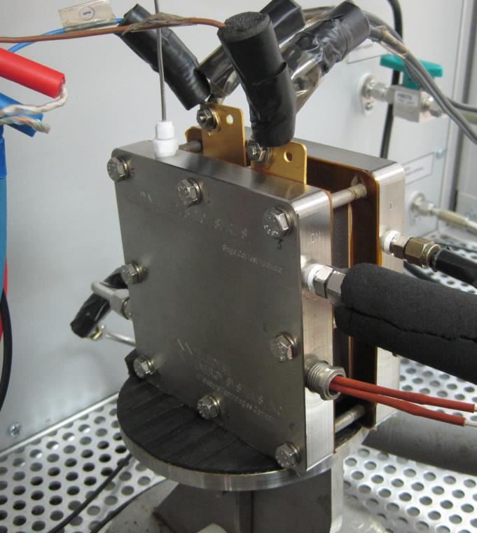 4.1.2. Monocelda para ensayos a alta temperatura Los ensayos a altas temperaturas (120-160 C) han sido desarrollados usando una monocelda comercial de 50 cm 2 fabricado por Teledyne (Figura 35).
