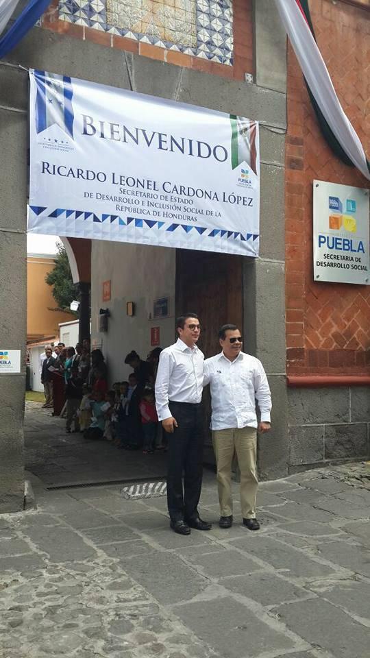 marginación. Posteriormente, sostuvieron una reunión privada donde aricardo Leonel Cardona se le presentaron de manera detallada los proyectos que tiene en marcha la dependencia estatal poblana.