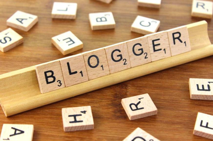 Planificación de la Presencia Web Corporativa Blogger Profesional que emplea los blogs como herramienta de comunicación entre la empresa y sus clientes; La habilidad para la escritura es una de las