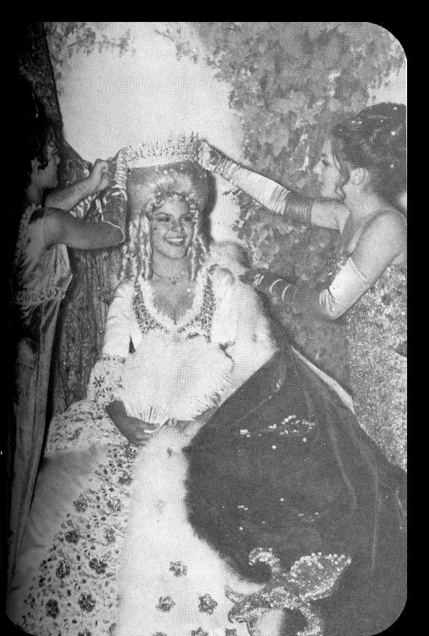 S. M. Connie I (Srta. Connie González) Reina de la Administración de Parques y Recreos Públicos 1970 9 Coronaron la Srta.
