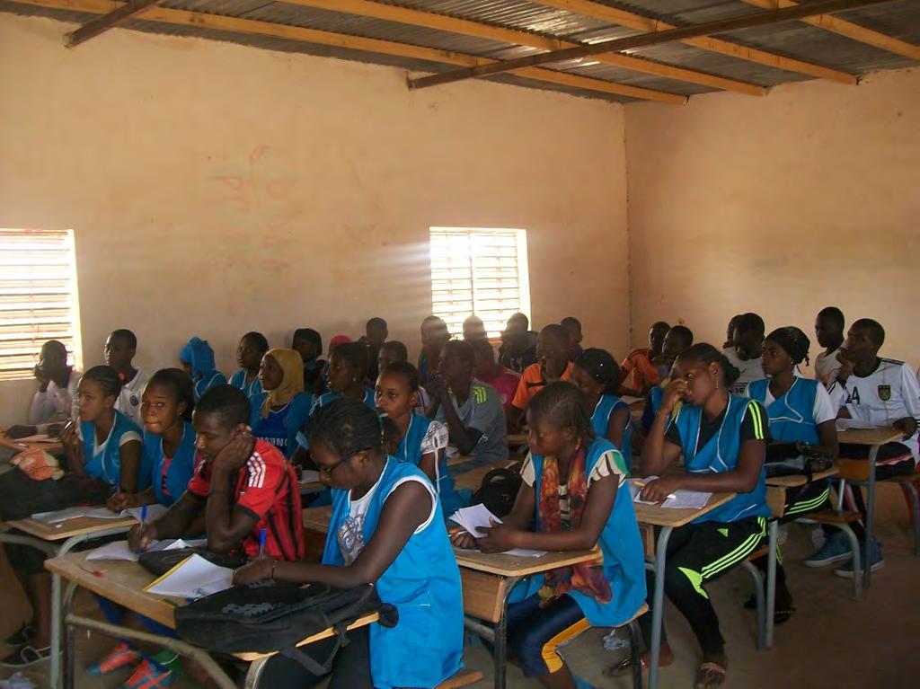 Àfrica Associació pel Desenvolupament del Riu Senegal Equipament de l institut de batxillerat de Thillé Boubacar 2. País Senegal 3. Sector Educació 4.