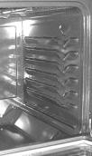 ANTES DE AJUSTAR LOS CONTROLES DEL HORNO Ubicación del respiradero del horno La rejilla de ventilación del horno se encuentra debajo del lado izquierdo del panel de control (vea la Fig. 1).