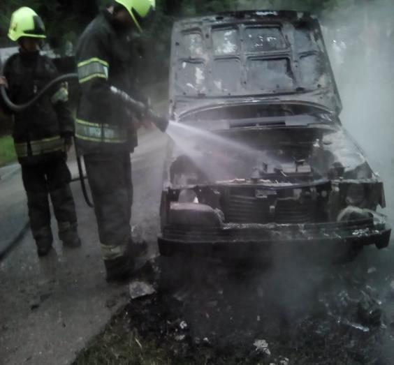 incendio de vehículo en el Sector de Cañaveral, San Francisco de Yojoa donde se realizó únicamente