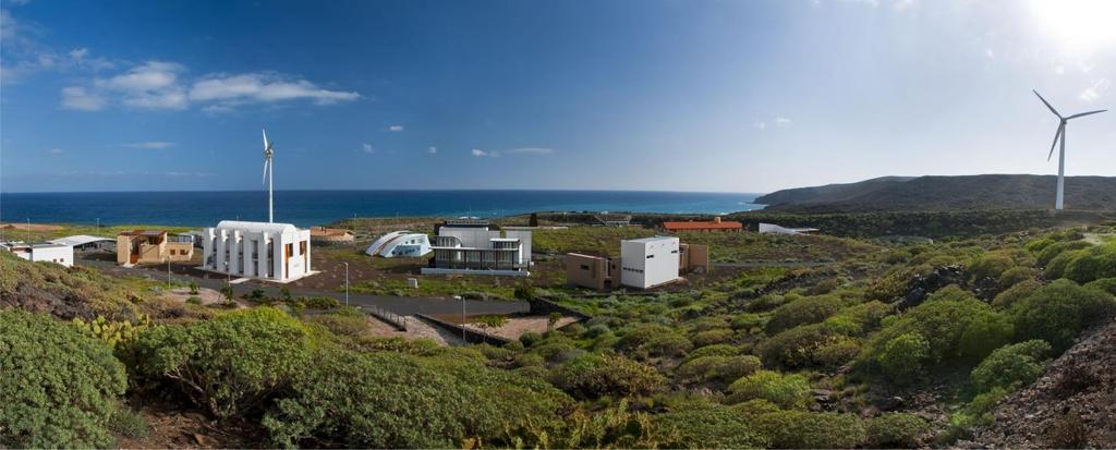 Las Casas Bioclimáticas ITER son un complejo turístico de casas emblemáticas de interés científico formado por 24 unidades alojativas, con capacidad total para 119 personas.