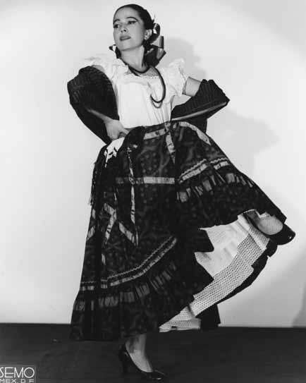 Fuerza de mujer el imparable poder femenino maestra al igual que Gloria Campobello, Ernesto Agüero, Dora Duby, Tessy Marcué y Xenia Zarina. Participó en diversas obras, como el ballet de masas 30-30.
