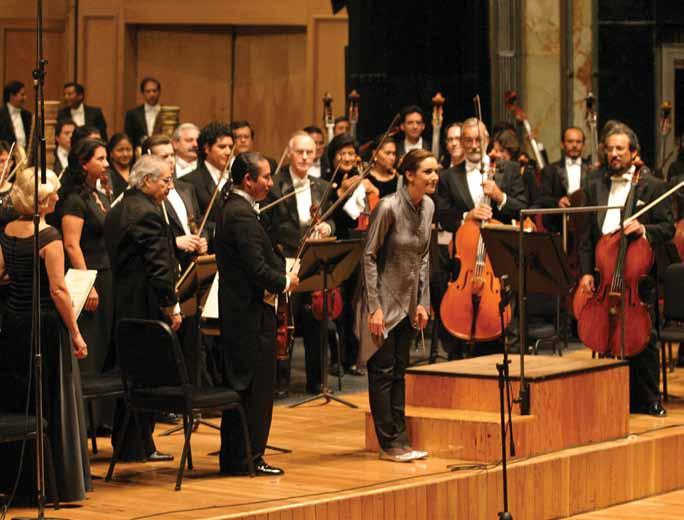 Fuerza de mujer el imparable poder femenino Alondra de la Parra en su debut como directora al frente de la Orquesta Sinfónica Nacional, en el Palacio de Bellas Artes, Ciudad de México 2005 Juvenil
