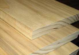 Material 4: madera modificada mediante acetilación (acetilada) MATERIAL MADERA ACETILADA Familia Madera modificada Composición Madera (pino insigne) y anhídrido acético Presentación Listones,
