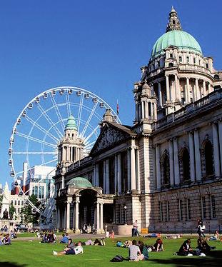 La gente de Belfast es famosa por su carácter abierto, acogedor y por su simpatía.