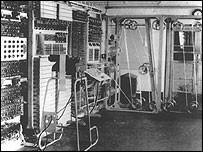 Primera Computadora Colossus lograba procesar 100 operaciones boleanas por cada una de las 5 cintas de entrada de datos.
