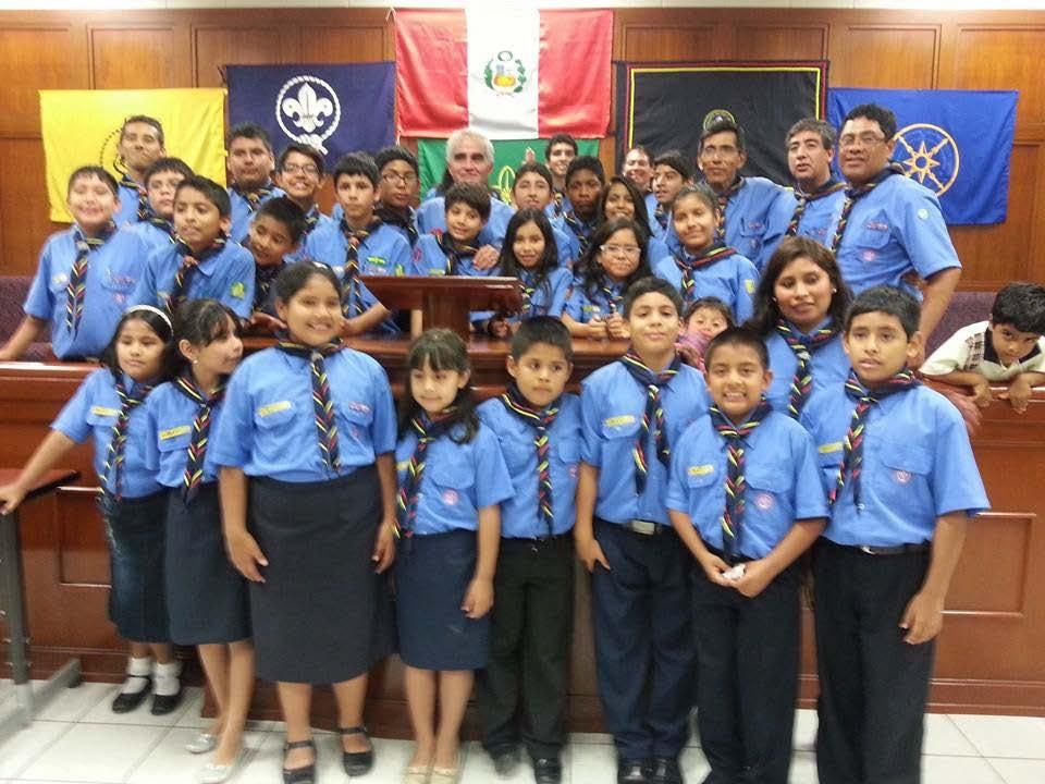 MÁS BUENOS CIUDADANOS INVESTIDURA DE JUVENILES Con mucha alegría el Grupo Scout Chiclayo 64 de la Región Scout II realizó la investidura de sus miembros juveniles y al electo alcalde de Chiclayo, el