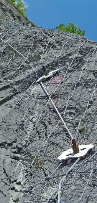 Dependiendo de la fracturación de la formación rocosa, se puede instalar una red secundaria de malla más cerrada por debajo de la red SPI- DER de cables en espiral.
