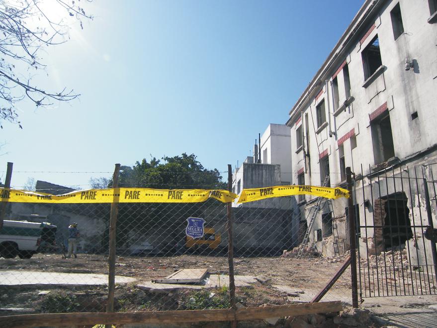 Calidad de vida Demolición de la ex Comaec El jueves 8 de setiembre comenzó la demolición de la ex mutualista Comaec (Bv. Artigas y Maldonado).