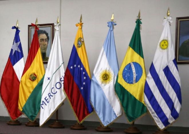 5 Profesionales Ciudadanos Mercosur 1) Ser nacional de: ARGENTINA, BOLIVIA, BRASIL, URUGUAY Y PARAGUAY.