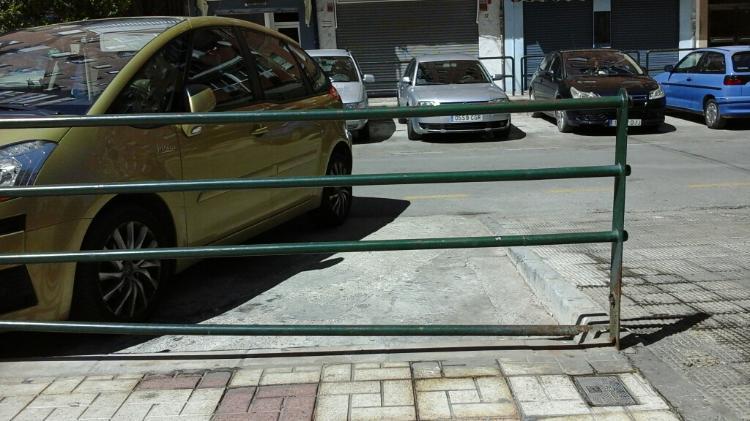 Barandillas Distrito: 07 Carretera de Cádiz Varias Reparación de incidencias en calles: Alcalde Joaquín Alonso