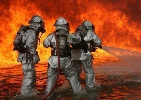 Área Brigadas de Emergencias. Curso: Combate de incendios para brigadas. Teoría del fuego eléctrico y químico.