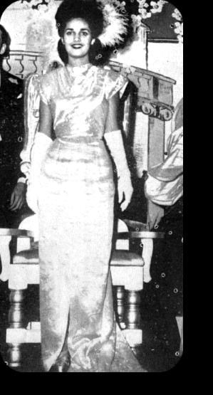 de La Haba) Reina del Baile de las Naciones 1946 Coronación: