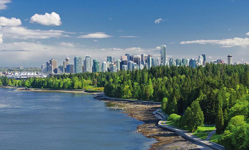 DÍA 2: Vancouver Por la mañana realizamos una visita guiada que nos muestra los atractivos de una de las ciudades con mejor calidad de vida del continente: el Parque Stanley, pulmón verde con su