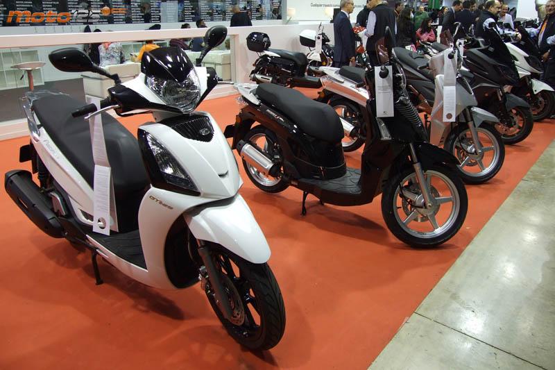 scooters Moto fue en la colección un megastand Kymco molos en el que no la saparecida podía Mymsa faltar elmarca K-XCT Seguro española