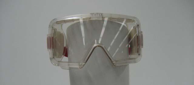 Las gafas de tipo integral son las que forman una sola pieza la montura y los protectores laterales.