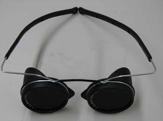 emplear sobreponiéndose a las gafas correctoras. En este tipo de gafas el sistema de sujeción consta de bandas elásticas.