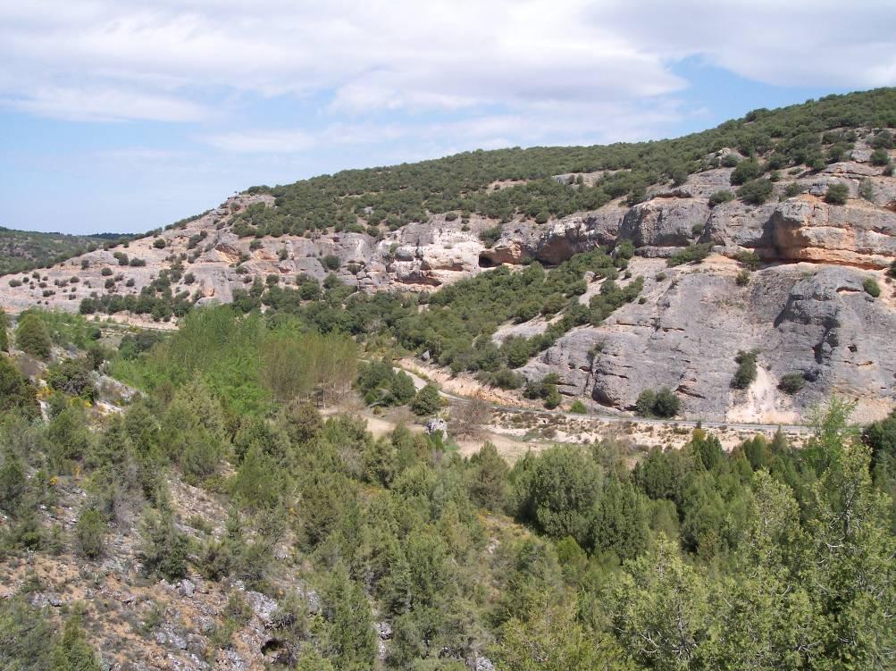 5.- Valle del Mataviejas al oeste de la localidad de Ura, vista hacia el oeste (hacia aguas abajo).