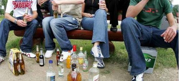 ALCOHOL y MENORES Un combinado peligroso. 78,9% lo ha probado el alcohol alguna vez. Un 76.