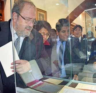 El museo cuenta con innumerables fondos documentales provenientes de la Escuela Superior de Formación de Maestros (ESFM) Mariscal Sucre que datan de 1909 a 1995 entre correspondencia, libros de actas
