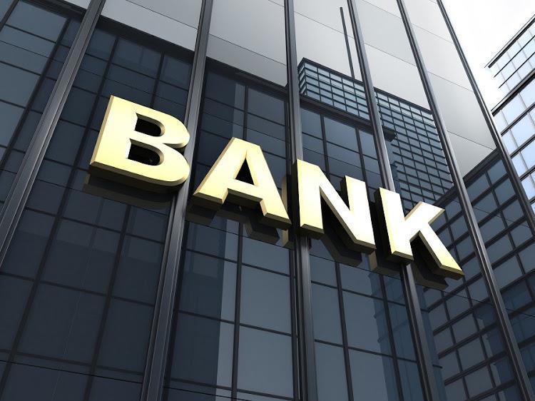 TENDENCIA DEL BANKING 30 THE DISINTERMEDIATED BANK Los bancos son irrelevantes ya que los clientes interactúan directamente con los proveedores de servicios financieros individuales (Fintech), por
