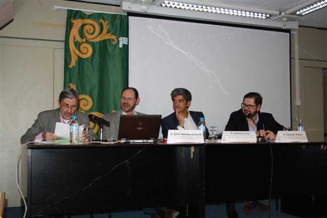 La primera sesión trató sobre El Informe de Gestión en la Regulación Contable Española: Análisis del Modelo de la CNMV para las Sociedades Cotizadas y cuyos ponentes fueron D.