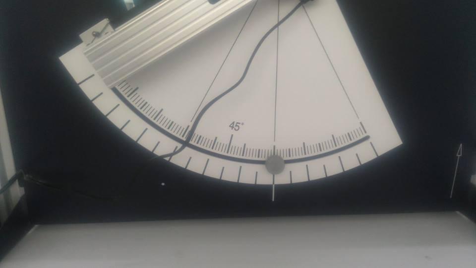 exactamente arriba de la línea blanca, como se indica en la gura 8, donde se ha seleccionado un ángulo de 30 o grados.
