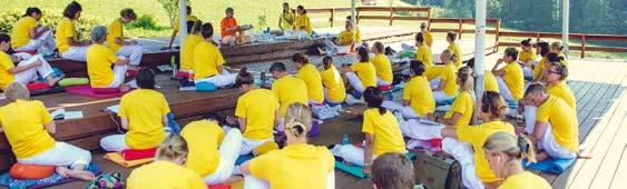 16 Curso de Formación de Profesores www.sivananda.eu Swami Vishnudevananda fue el primer maestro de yoga en desarrollar un programa de formación de profesores en Occidente. Desde 1969 más de 45.