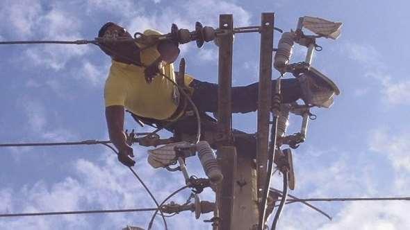 Prevengamos accidentes y el riesgo eléctrico La electrocución: Cuando la electricidad fluye por el cuerpo humano