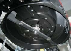 Corte y recogida La dimensión externa de las ruedas, tanto las anteriores como las posteriores, es inferior al ancho del plato.