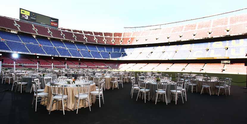 Terreny de joc El terreny de joc es transforma per acollir sopars únics al Camp Nou.