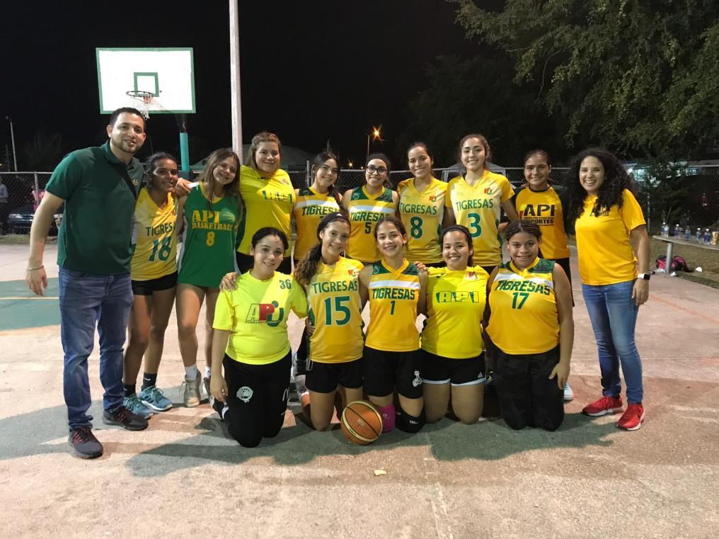 El pasado jueves, 17 de enero de 2019 nuestro equipo senior femenino hizo su debut de la temporada venciendo a la Academia Cristo Rey 16-10 en el