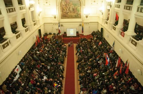 En un acto celebrado por organizaciones sociales y políticas en el edificio del ex Congreso de Santiago, el movimiento de solidaridad con Venezuela llamó a estar atentos ante la posibilidad de que el