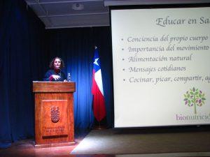 La conferencia fue organizada por alumnas de tercer año de la Escuela de Pedagogía en Educación Parvularia junto con la académica Dra. Ana Gajardo Rodríguez.