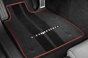 23283733 - Tapetes de alfombra frontales y traseros color negro con logo Camaro RS Y SS 2019 0.
