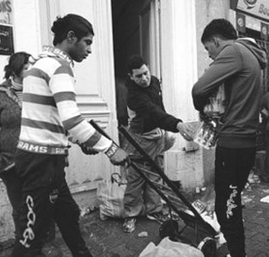 com Vive Túnez caos tras salida de Ben Ali Grupos violentos incendiaron edificios y atacaron casas ante la ausencia de las fuerzas del orden en la capital del país NOTIMEX PARÍS, Francia.