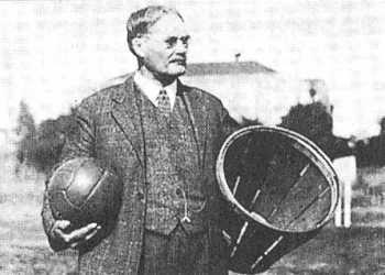 En 1891, mientras trabajaba como profesor de educación física en la escuela YMCA de Springfield, Massachusetts (EEUU), Naismith se enfrentó con el problema de encontrar un juego de cancha cerrada