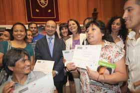 Hernández-Gil, și reprezentanţi ai Fundaţiei Wolters- Kluwer, Rosalina Díez-Valcárcel și de la Fundaţia Cremades & Calvo-Sotelo, Javier Cremades, au înmânat pe 19 iulie diplomele participanţilor la